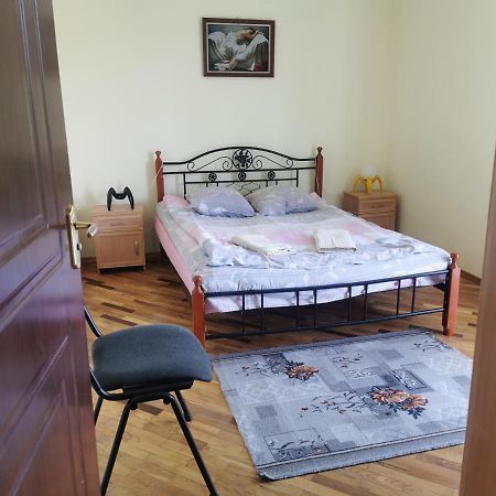 Petrovskaya Pristan 2 Hotel โชลปอน-อาตา ภายนอก รูปภาพ