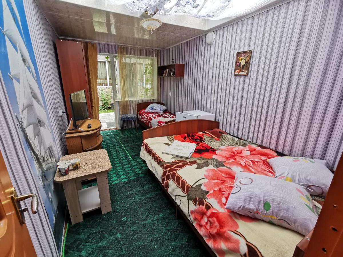 Petrovskaya Pristan 2 Hotel โชลปอน-อาตา ภายนอก รูปภาพ