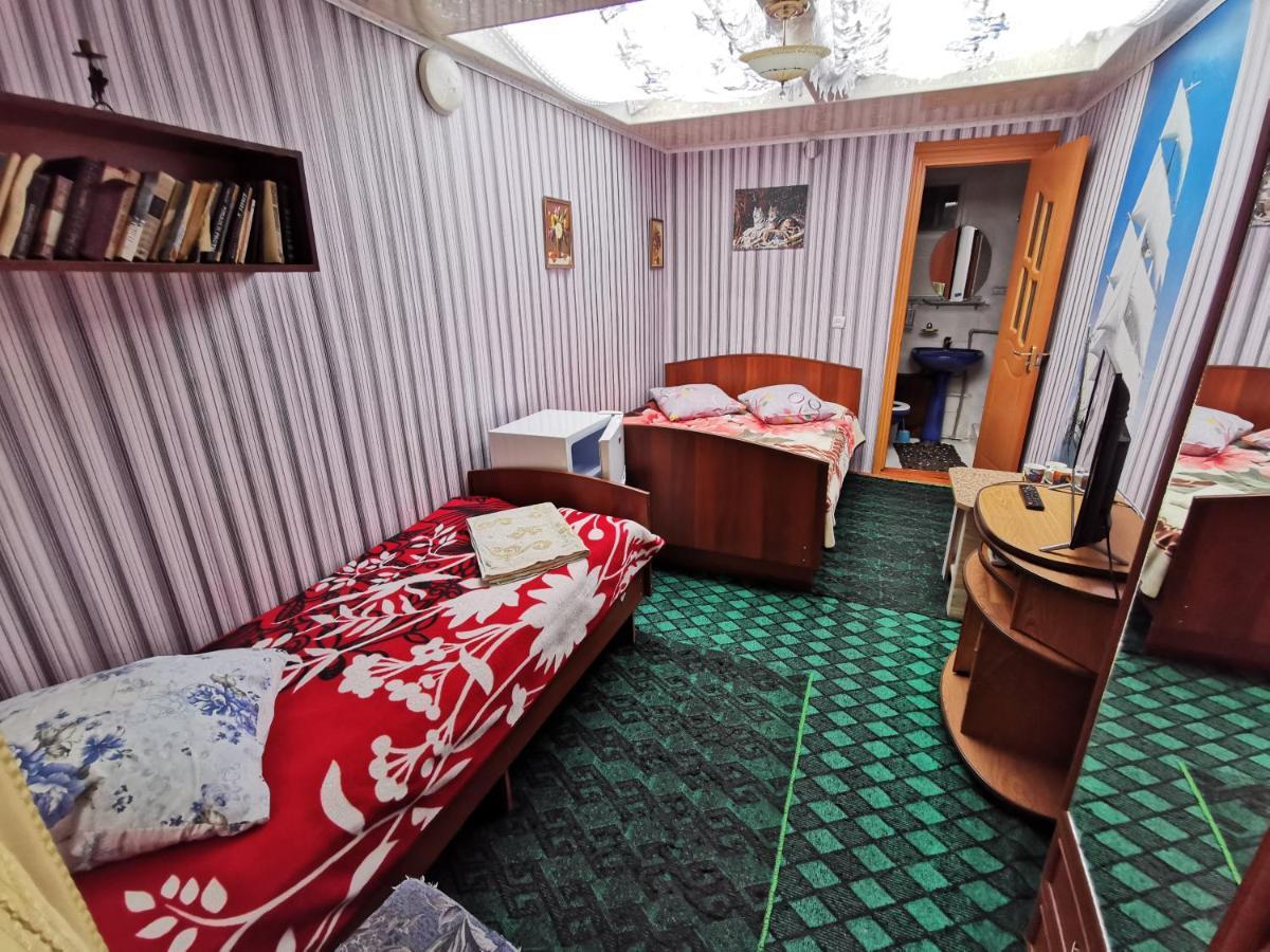 Petrovskaya Pristan 2 Hotel โชลปอน-อาตา ภายนอก รูปภาพ