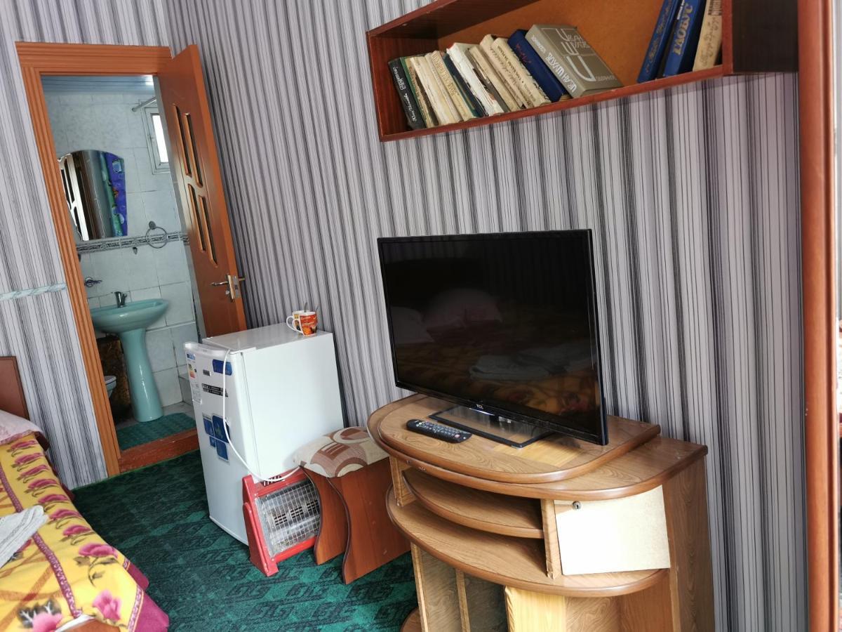 Petrovskaya Pristan 2 Hotel โชลปอน-อาตา ภายนอก รูปภาพ