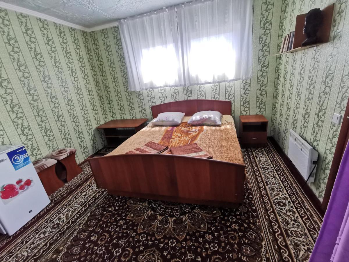 Petrovskaya Pristan 2 Hotel โชลปอน-อาตา ภายนอก รูปภาพ