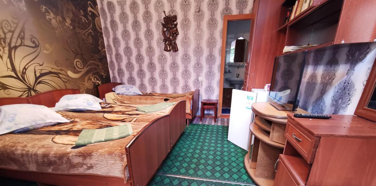 Petrovskaya Pristan 2 Hotel โชลปอน-อาตา ภายนอก รูปภาพ