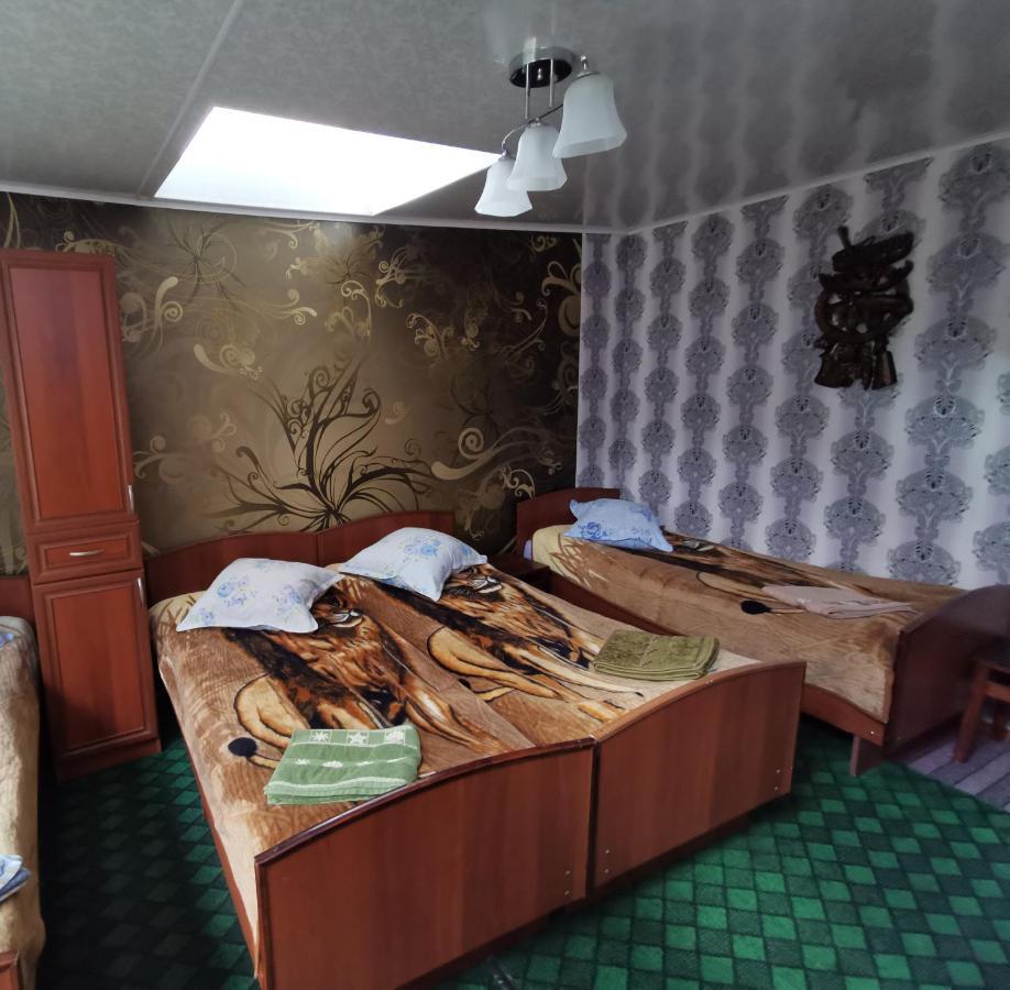 Petrovskaya Pristan 2 Hotel โชลปอน-อาตา ภายนอก รูปภาพ