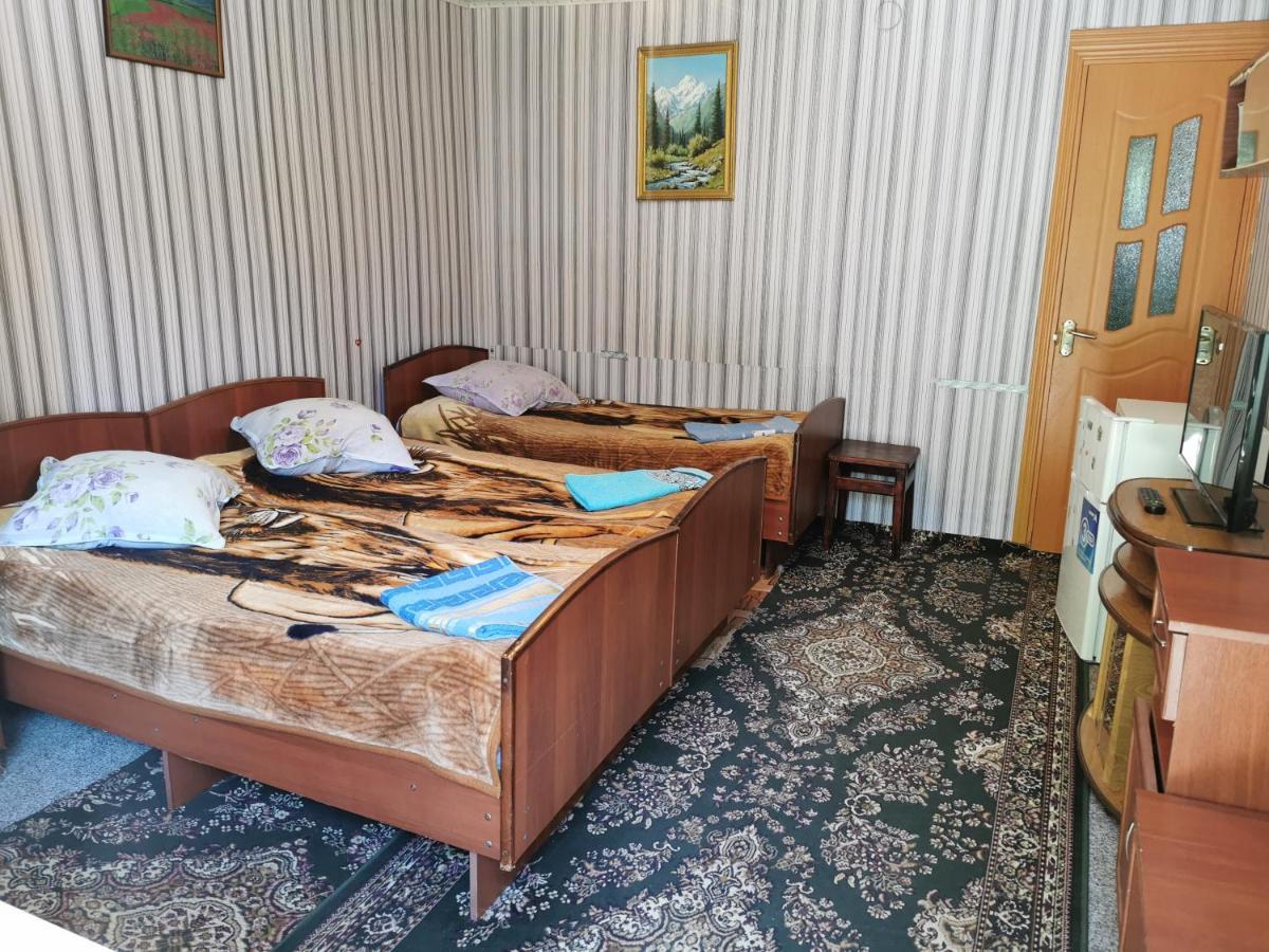 Petrovskaya Pristan 2 Hotel โชลปอน-อาตา ภายนอก รูปภาพ