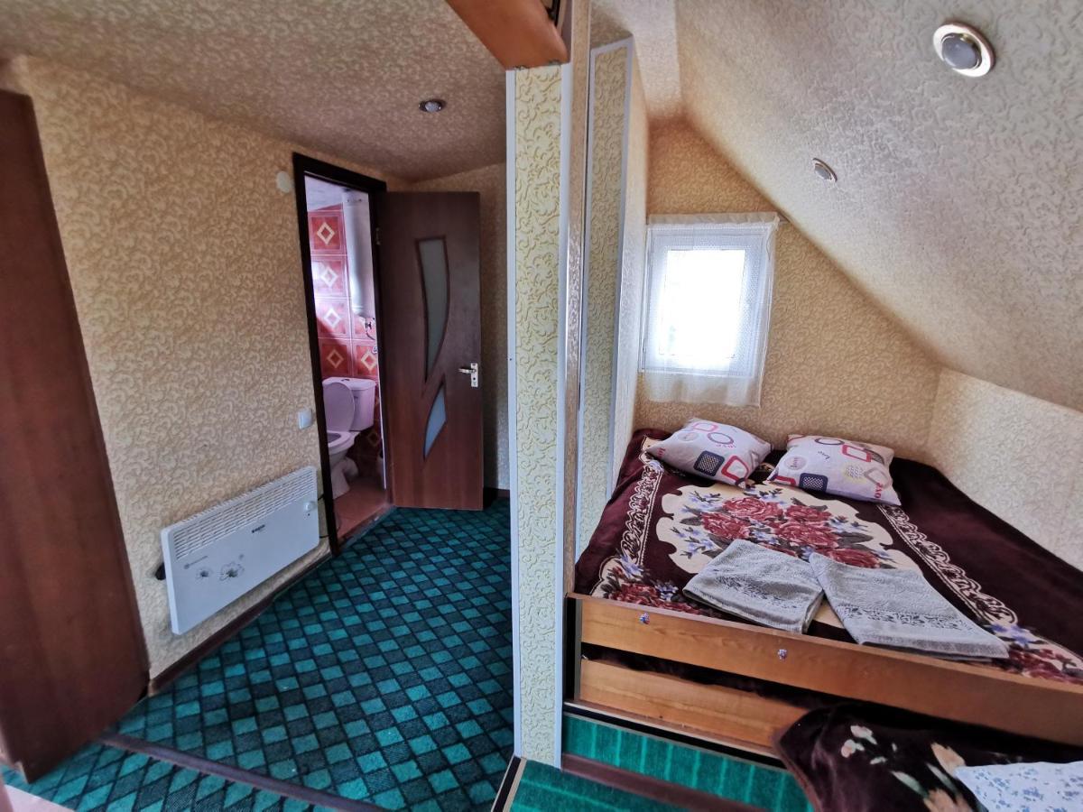 Petrovskaya Pristan 2 Hotel โชลปอน-อาตา ภายนอก รูปภาพ