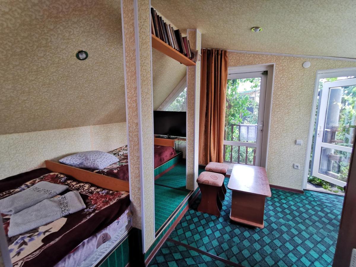 Petrovskaya Pristan 2 Hotel โชลปอน-อาตา ภายนอก รูปภาพ