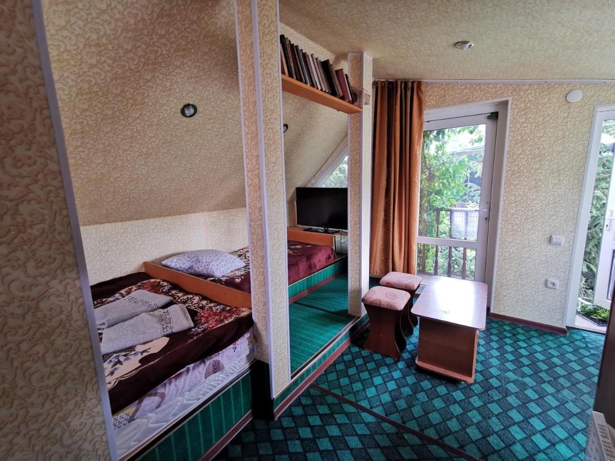 Petrovskaya Pristan 2 Hotel โชลปอน-อาตา ภายนอก รูปภาพ