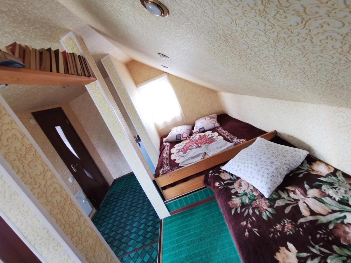 Petrovskaya Pristan 2 Hotel โชลปอน-อาตา ภายนอก รูปภาพ