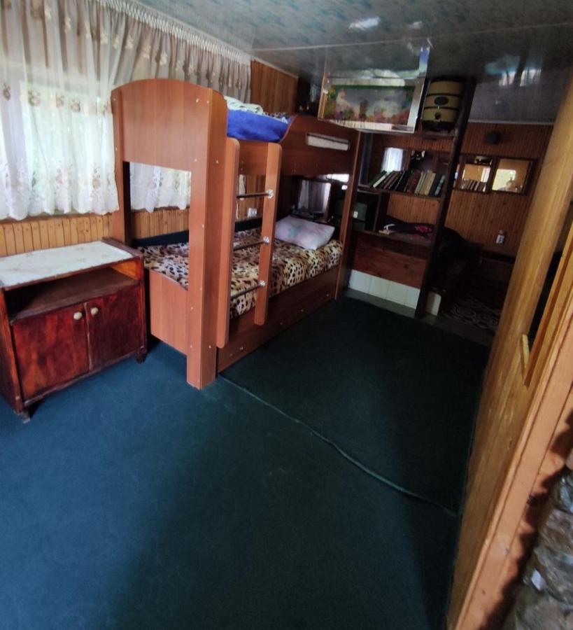 Petrovskaya Pristan 2 Hotel โชลปอน-อาตา ภายนอก รูปภาพ