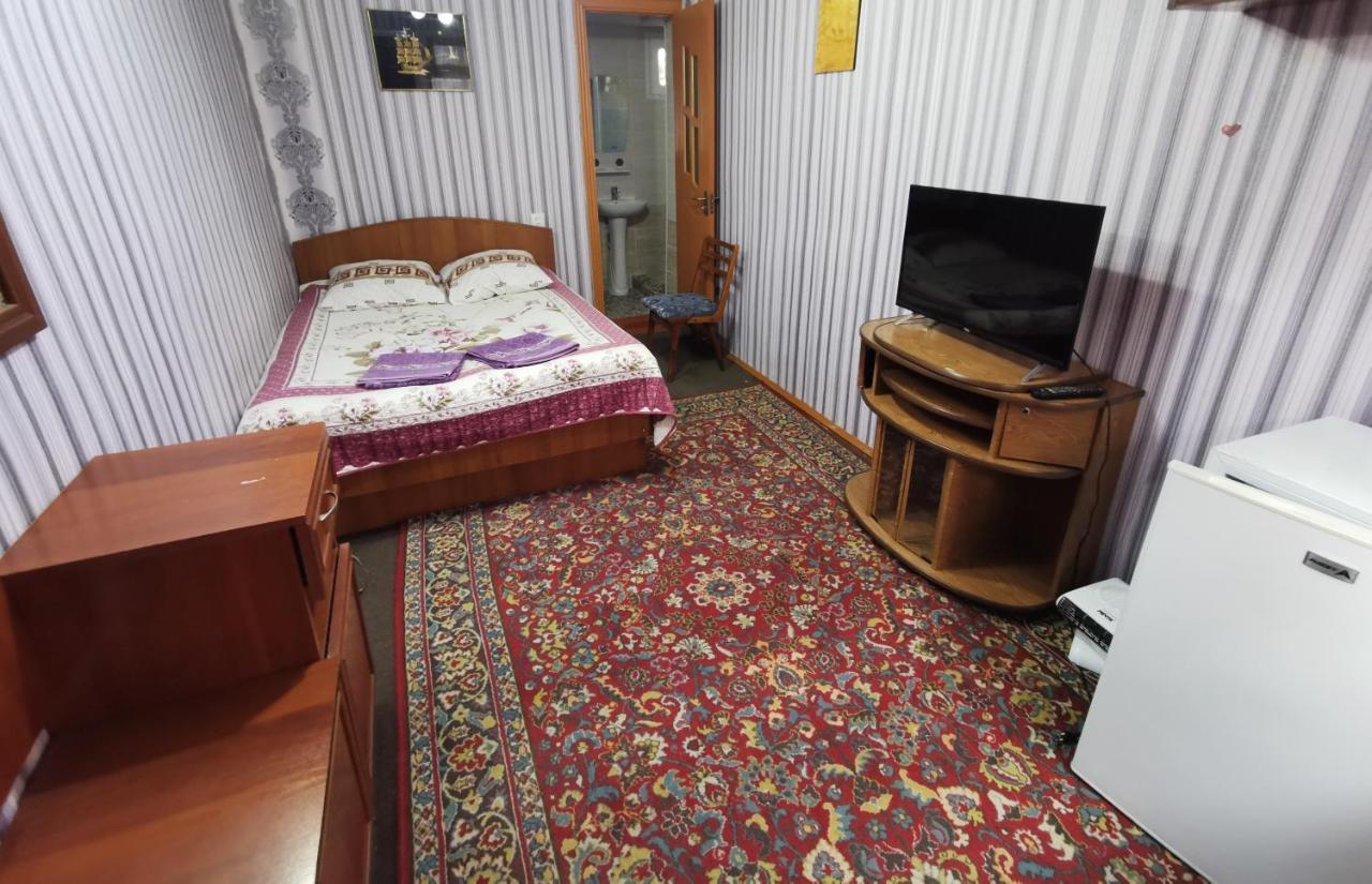 Petrovskaya Pristan 2 Hotel โชลปอน-อาตา ภายนอก รูปภาพ