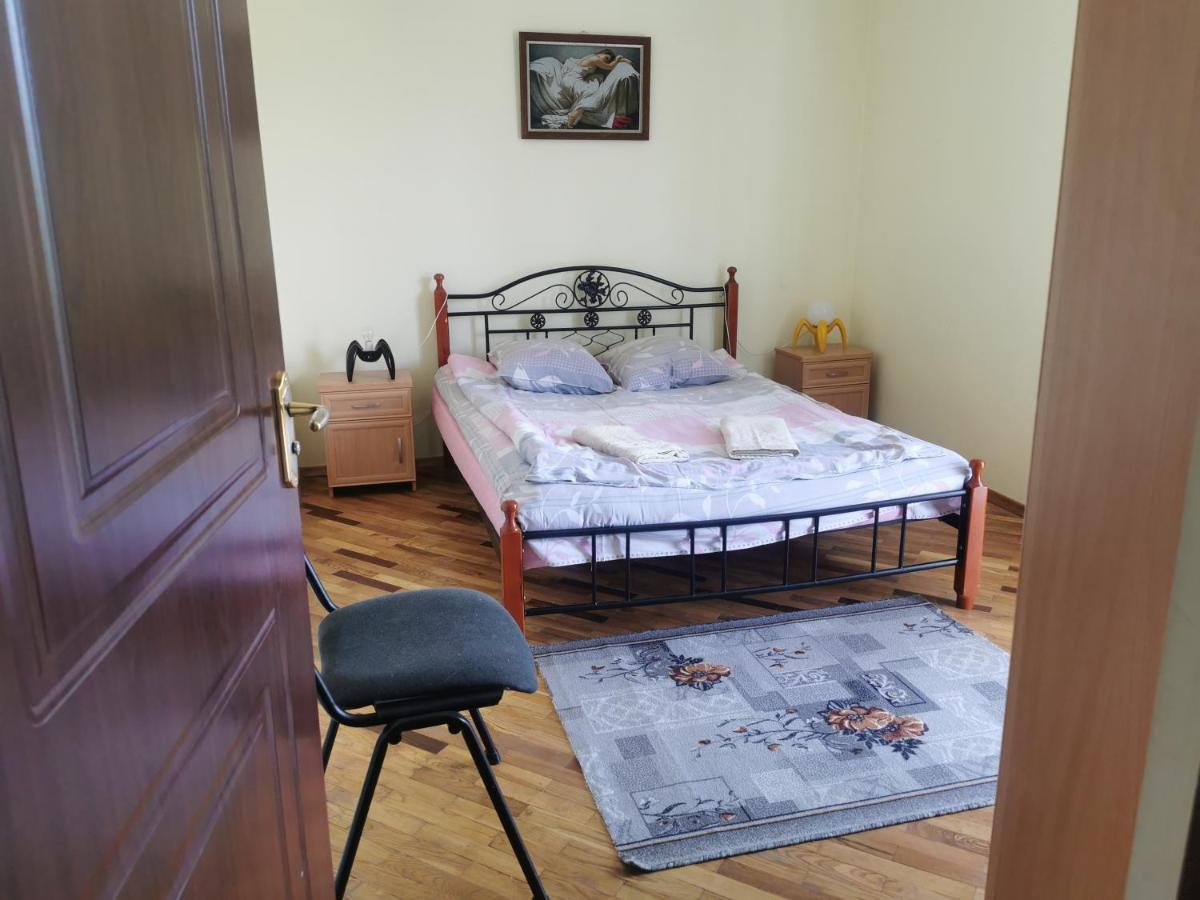 Petrovskaya Pristan 2 Hotel โชลปอน-อาตา ภายนอก รูปภาพ