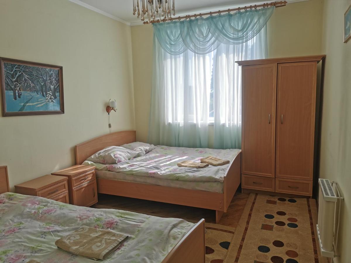 Petrovskaya Pristan 2 Hotel โชลปอน-อาตา ภายนอก รูปภาพ